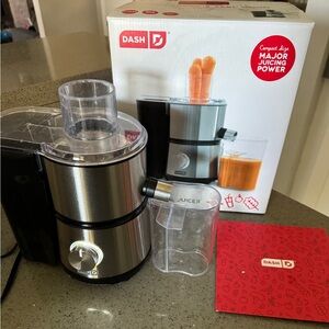 Dash Compact Juicer